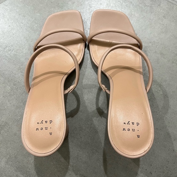 A new day - tan rounded block heel, with a square toe - Picture 5 of 13